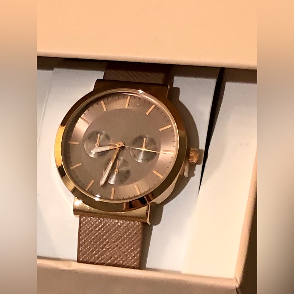 Rose Gold Watch - Picture 4 of 6
